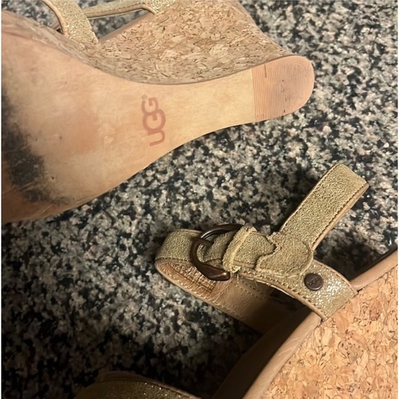 Ladies Gold Metallic UGG WEDGES SANDALS - Picture 7 of 8